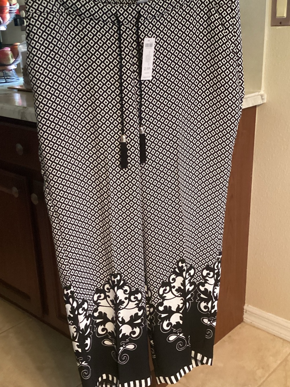 Chico's Black and White Geometric & Scroll Print Wide Leg Pant 25” Inseam